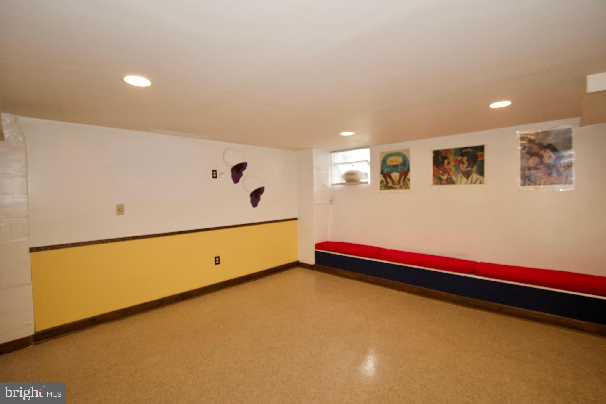 134 North Culver Street Baltimore, MD 21229 - Photo 25 of 30 a view of room