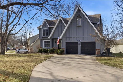 $475,000 | 16248 West Briarwood Court, Olathe, KS 66062