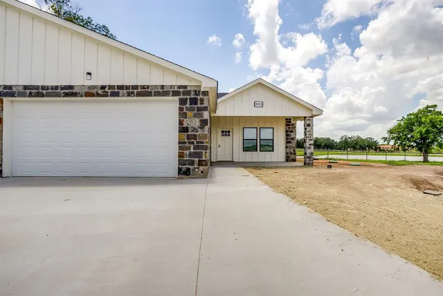 $2,500 | 133 Winners Circle, Unit 303, Weatherford, TX 76087
