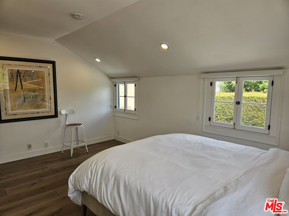 212 South Muirfield Road Los Angeles, CA 90004 - Photo 10 of 20