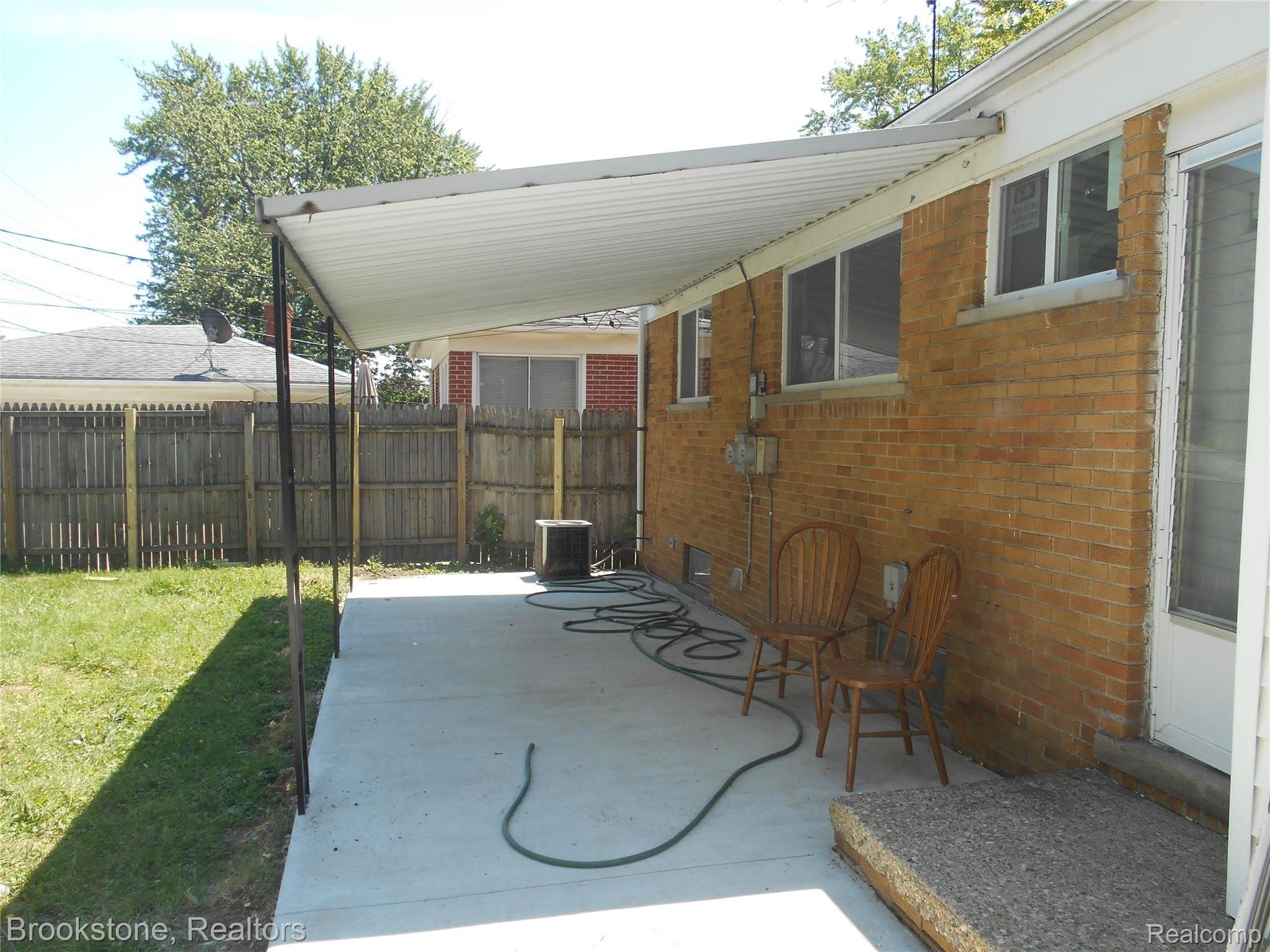 24570 Kelly Road Eastpointe, MI 48021 - Photo 28 of 38 DSCN1711.JPG