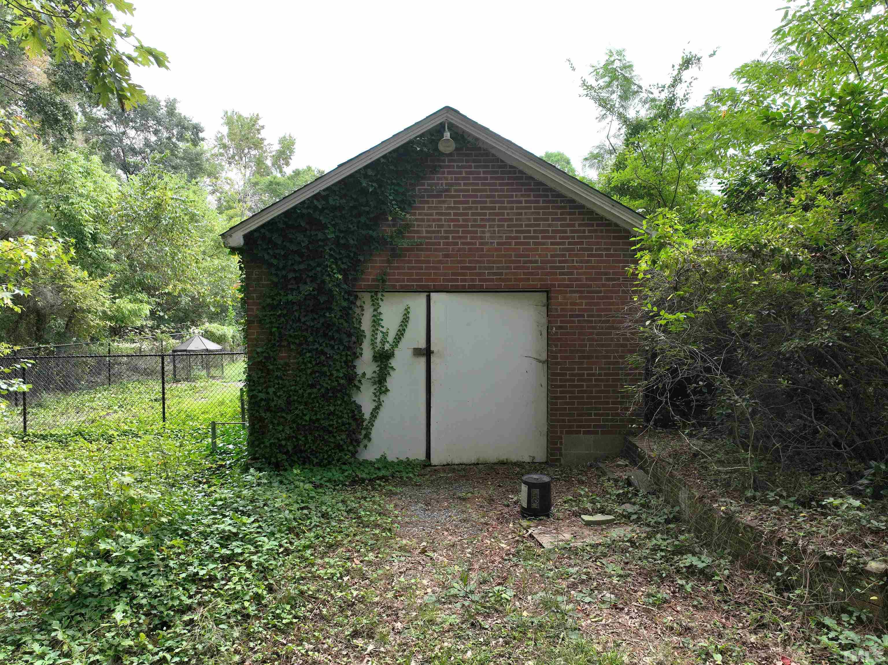 1539 Deep River Road Sanford, NC 27330 - Photo 9 of 34 a backyard of a house with lots of green space