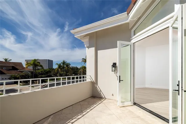 $5,495,000 | 6 Harbor Pointe Drive, Corona del Mar, CA 92625