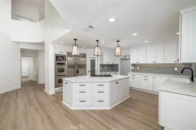 $5,495,000 | 6 Harbor Pointe Drive, Corona del Mar, CA 92625