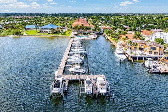$825,000 | 124 Harbors Way, Boynton Beach, FL 33435