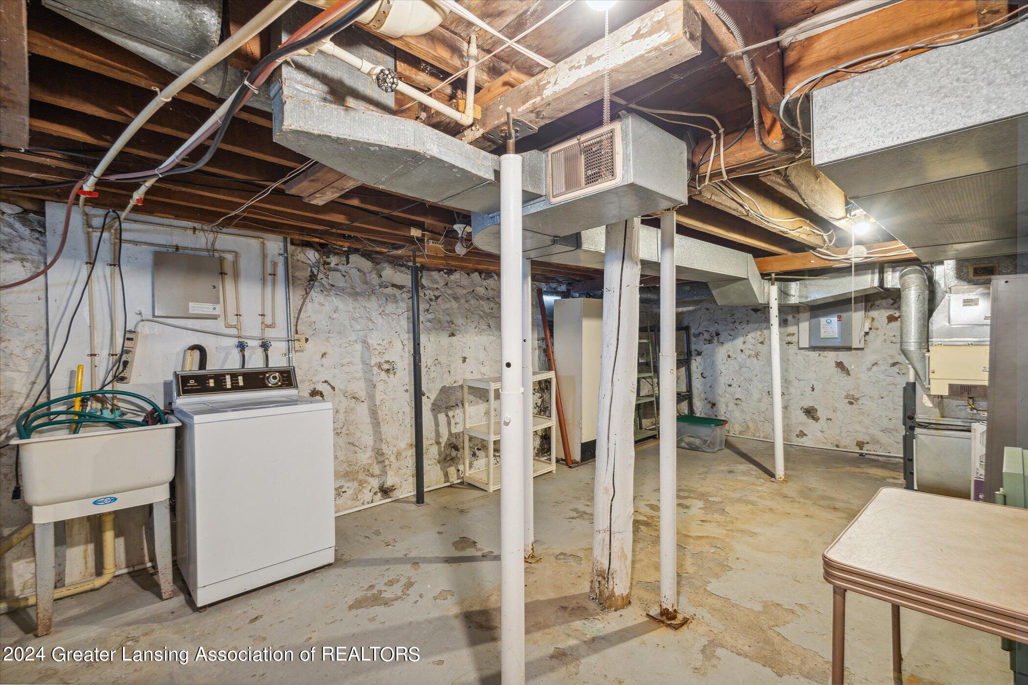 2909 East Clark Road Bath, MI 48808 - Photo 24 of 31 29-2909-E-Clark-Rd-Bath-Twp-MI-48808-Win