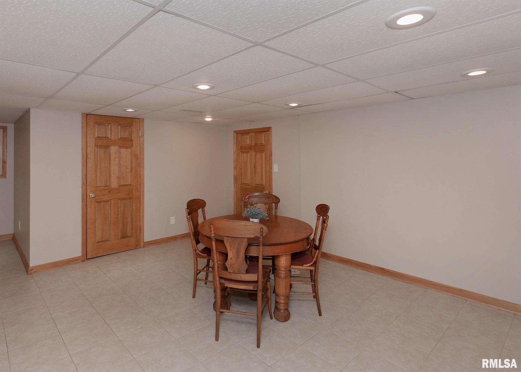 3421 Middle Road Davenport, IA 52803 - Photo 22 of 30 Gallery Image 22