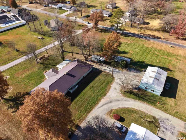 $229,900 | 315 Hosselton Street Southwest, Clay City, IL 62824