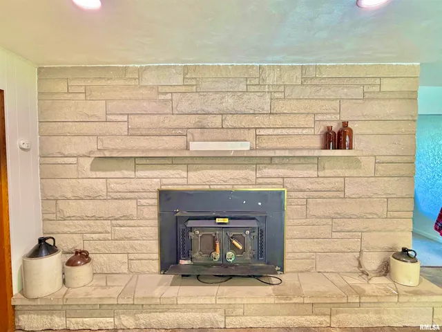 $229,900 | 315 Hosselton Street Southwest, Clay City, IL 62824