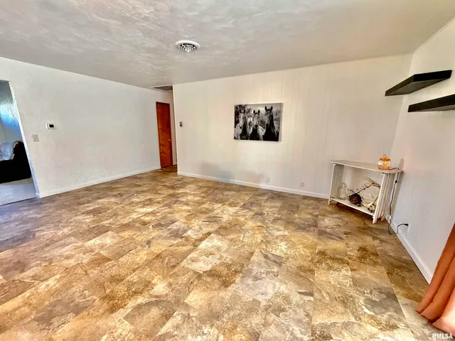 $229,900 | 315 Hosselton Street Southwest, Clay City, IL 62824