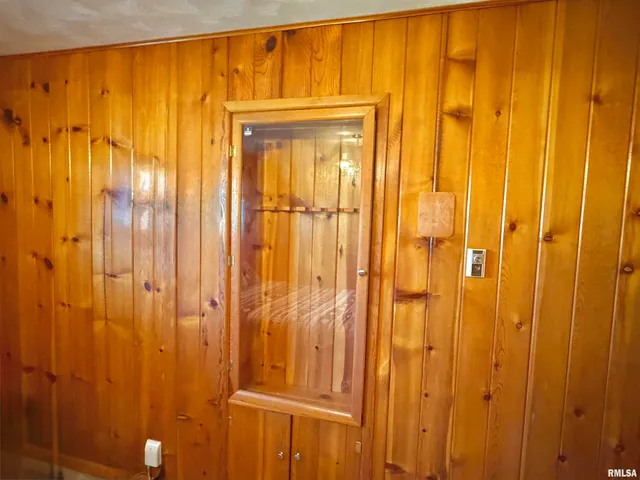 $229,900 | 315 Hosselton Street Southwest, Clay City, IL 62824