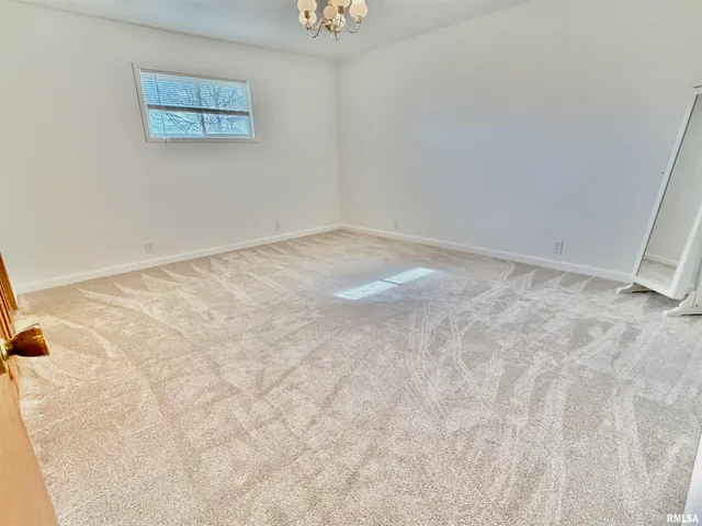 $229,900 | 315 Hosselton Street Southwest, Clay City, IL 62824