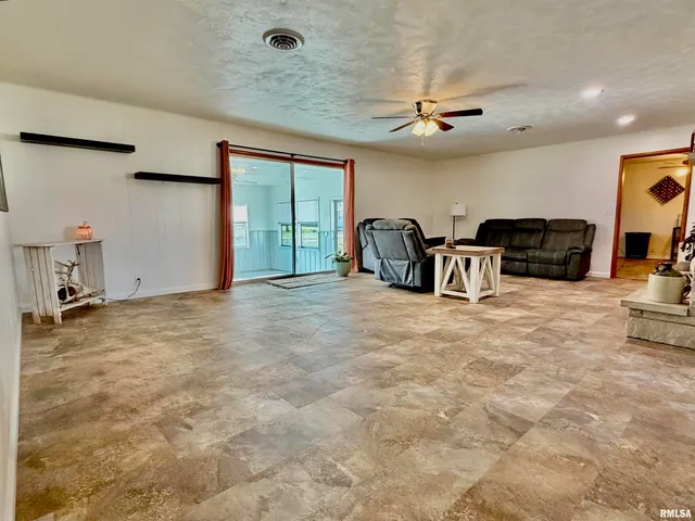 $229,900 | 315 Hosselton Street Southwest, Clay City, IL 62824