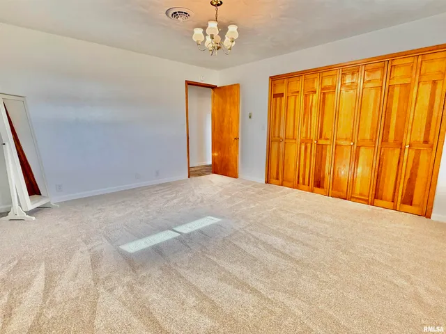 $229,900 | 315 Hosselton Street Southwest, Clay City, IL 62824