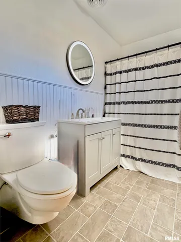 $229,900 | 315 Hosselton Street Southwest, Clay City, IL 62824