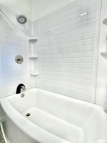 $229,900 | 315 Hosselton Street Southwest, Clay City, IL 62824