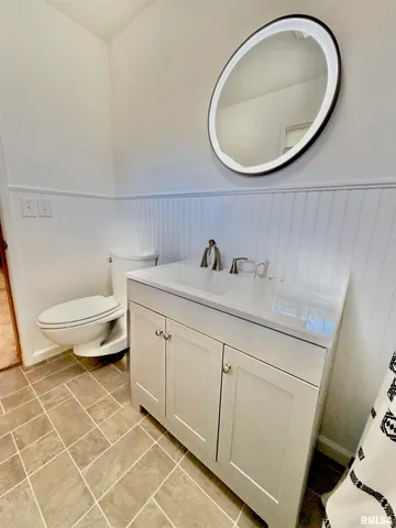 $229,900 | 315 Hosselton Street Southwest, Clay City, IL 62824