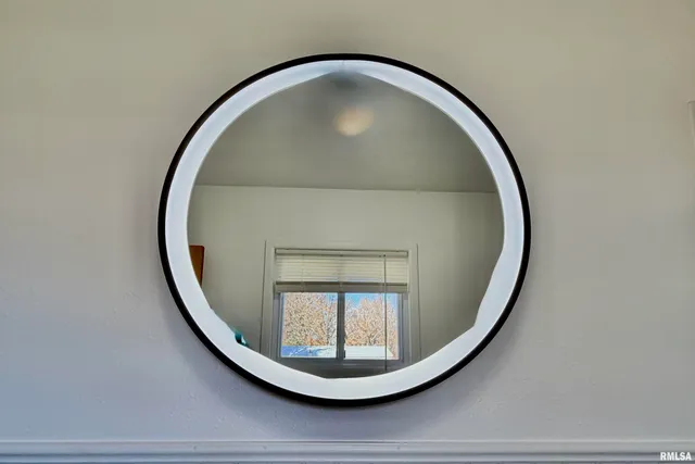 $229,900 | 315 Hosselton Street Southwest, Clay City, IL 62824