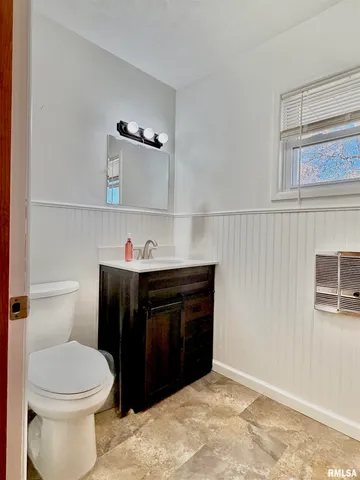 $229,900 | 315 Hosselton Street Southwest, Clay City, IL 62824