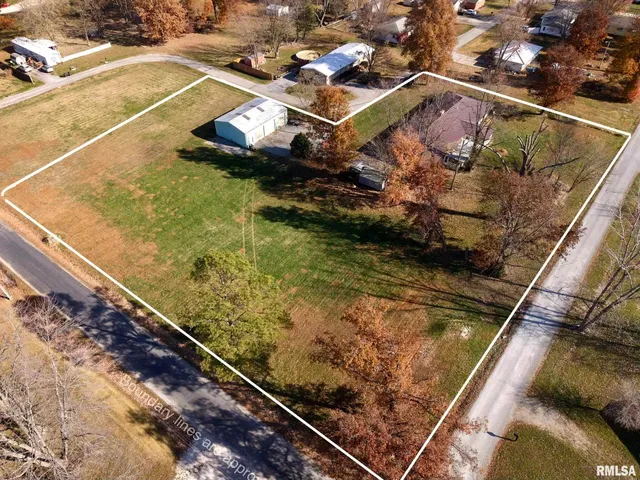 $229,900 | 315 Hosselton Street Southwest, Clay City, IL 62824