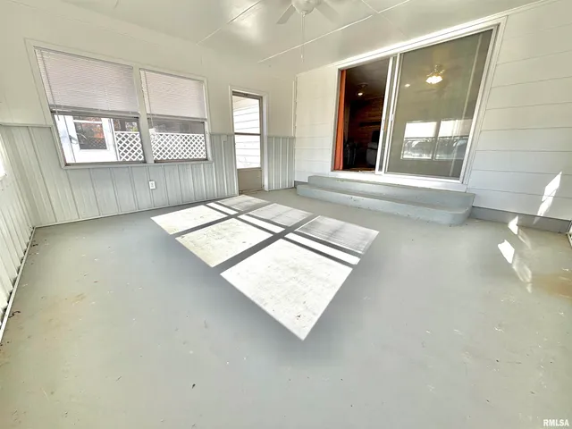 $229,900 | 315 Hosselton Street Southwest, Clay City, IL 62824