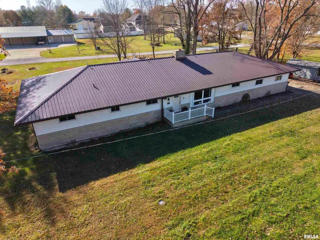 $229,900 | 315 Hosselton Street Southwest, Clay City, IL 62824