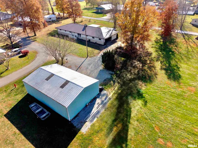 $229,900 | 315 Hosselton Street Southwest, Clay City, IL 62824