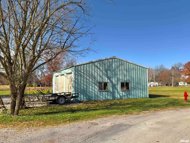 $229,900 | 315 Hosselton Street Southwest, Clay City, IL 62824