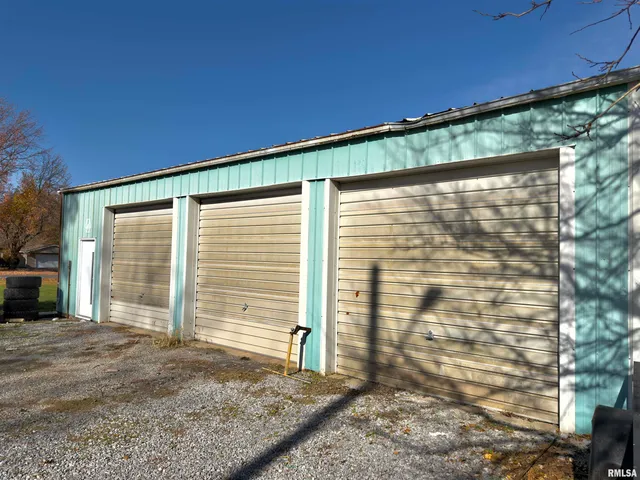 $229,900 | 315 Hosselton Street Southwest, Clay City, IL 62824