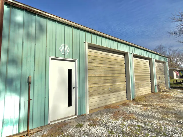 $229,900 | 315 Hosselton Street Southwest, Clay City, IL 62824