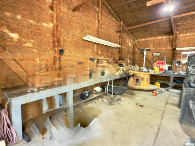 $229,900 | 315 Hosselton Street Southwest, Clay City, IL 62824