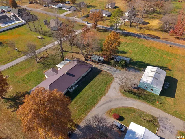 $229,900 | 315 Hosselton Street Southwest, Clay City, IL 62824