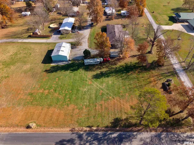 $229,900 | 315 Hosselton Street Southwest, Clay City, IL 62824