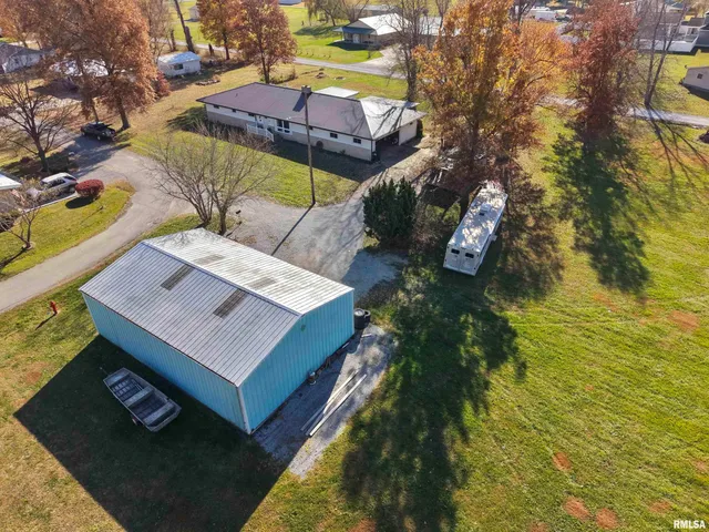 $229,900 | 315 Hosselton Street Southwest, Clay City, IL 62824