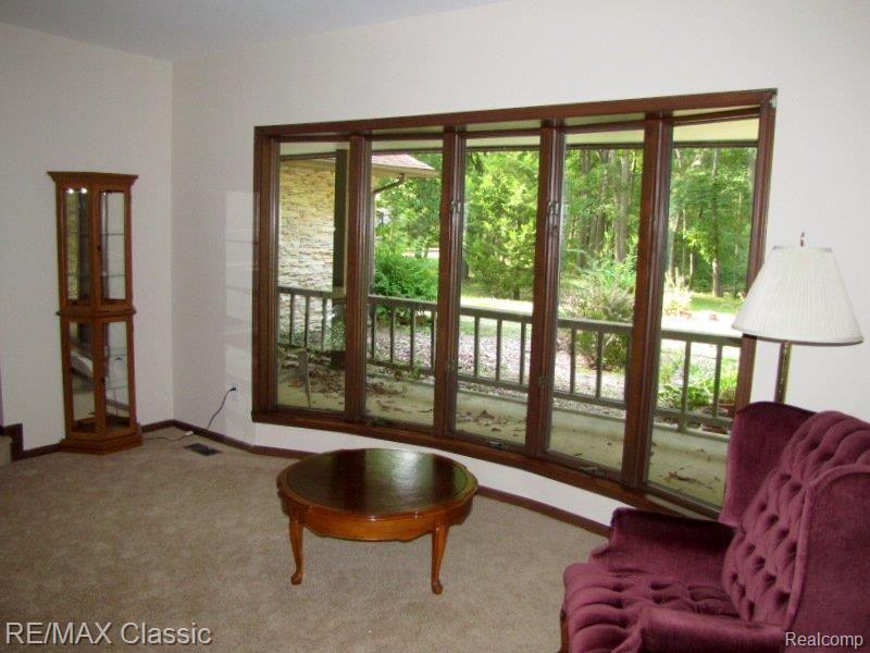27485 Martindale Road New Hudson, MI 48165 - Photo 9 of 17 Living Room