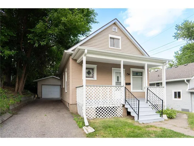 $1,900 | 1333 East Pacific Street, St. Paul, MN 55106