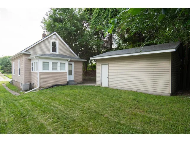 $1,900 | 1333 East Pacific Street, St. Paul, MN 55106