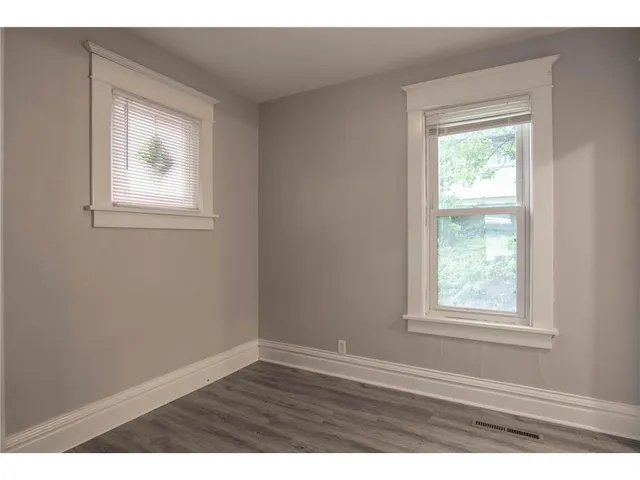 $1,900 | 1333 East Pacific Street, St. Paul, MN 55106