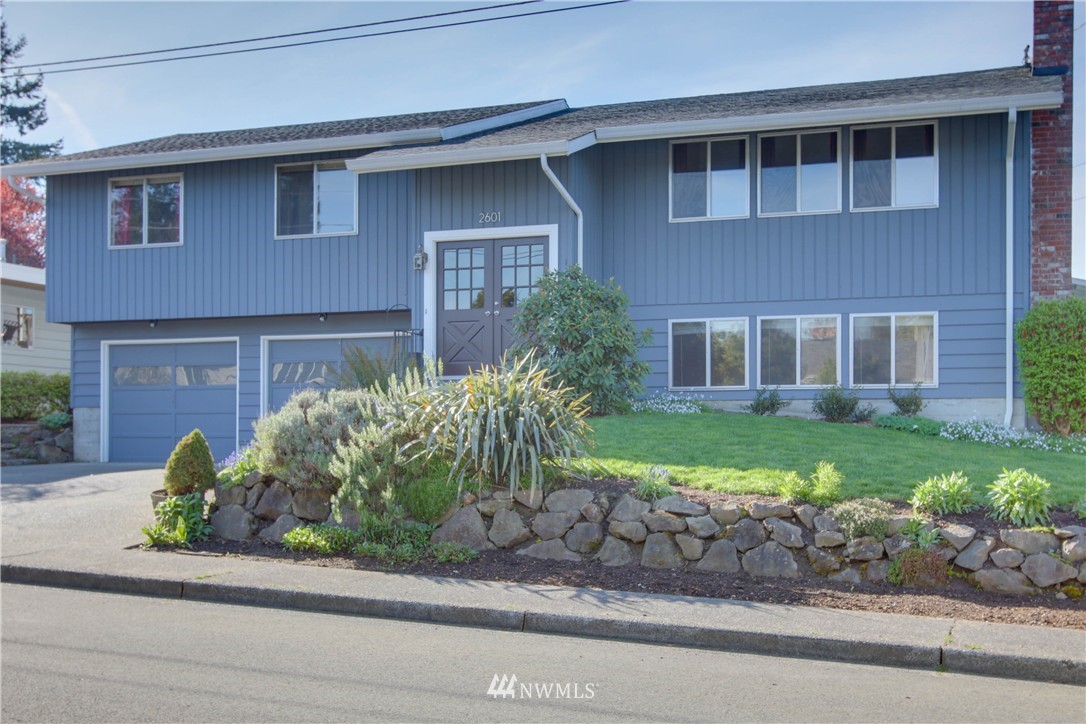 2601 Northeast 19th Street Renton, WA 98056 - Photo 1 of 25