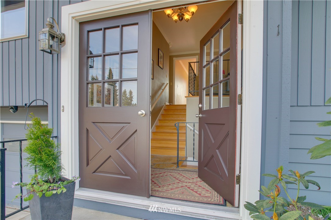 2601 Northeast 19th Street Renton, WA 98056 - Photo 2 of 25