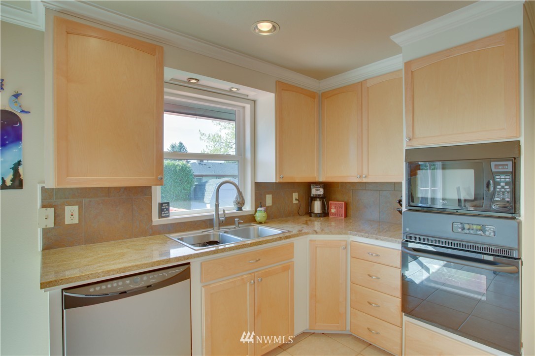 2601 Northeast 19th Street Renton, WA 98056 - Photo 11 of 25