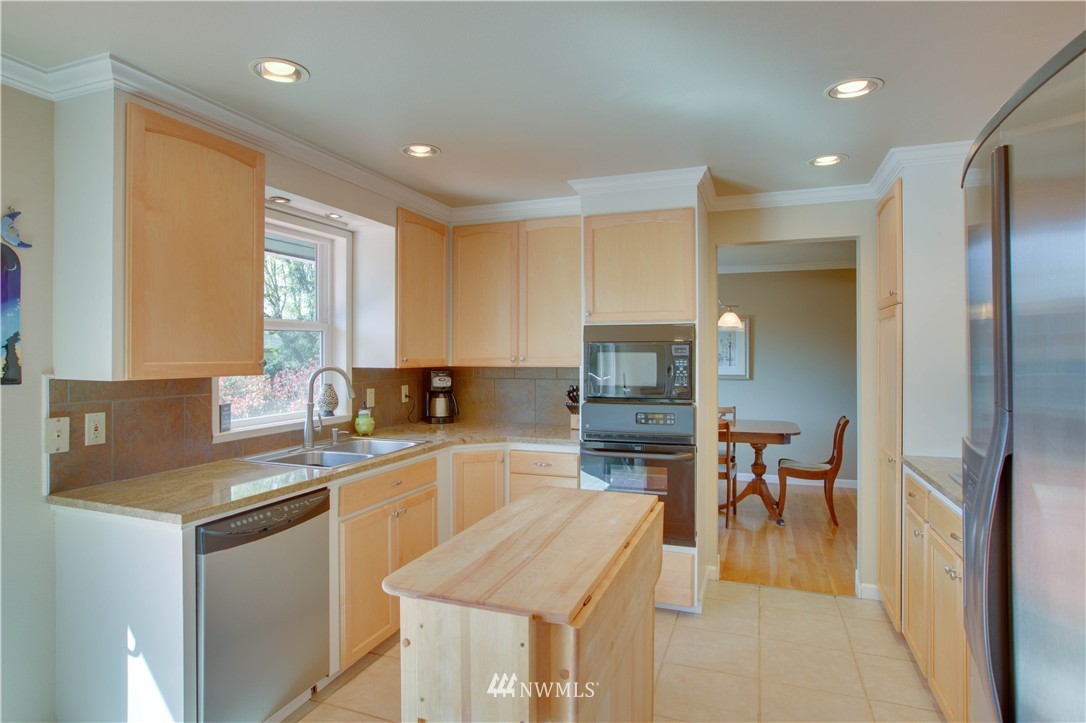 2601 Northeast 19th Street Renton, WA 98056 - Photo 9 of 25