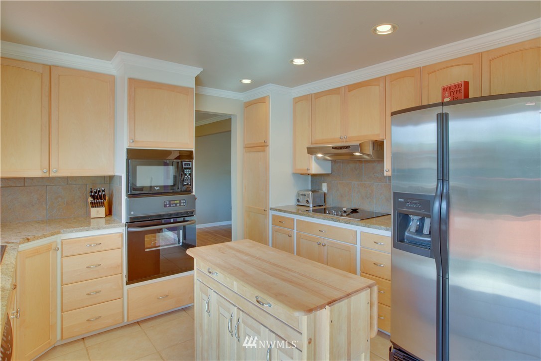 2601 Northeast 19th Street Renton, WA 98056 - Photo 10 of 25