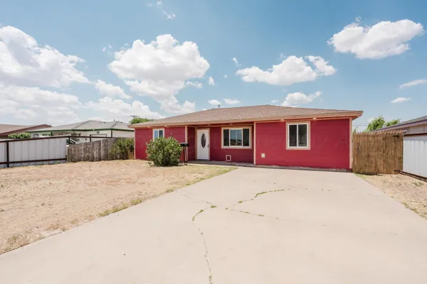 $215,000 | 207 North Birge Avenue, Dumas, TX 79029