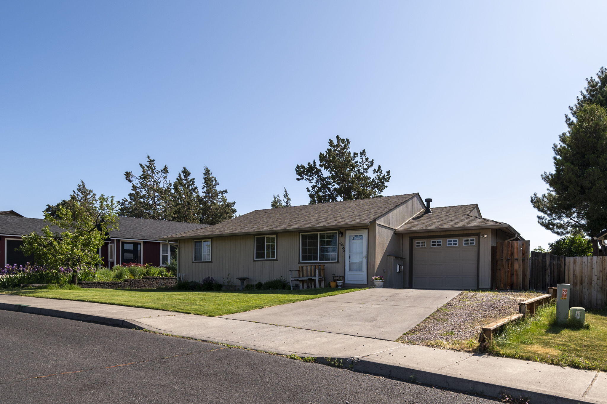 1935 Southwest 33rd Street Redmond, OR 97756 - Photo 23 of 31 Exterior 1