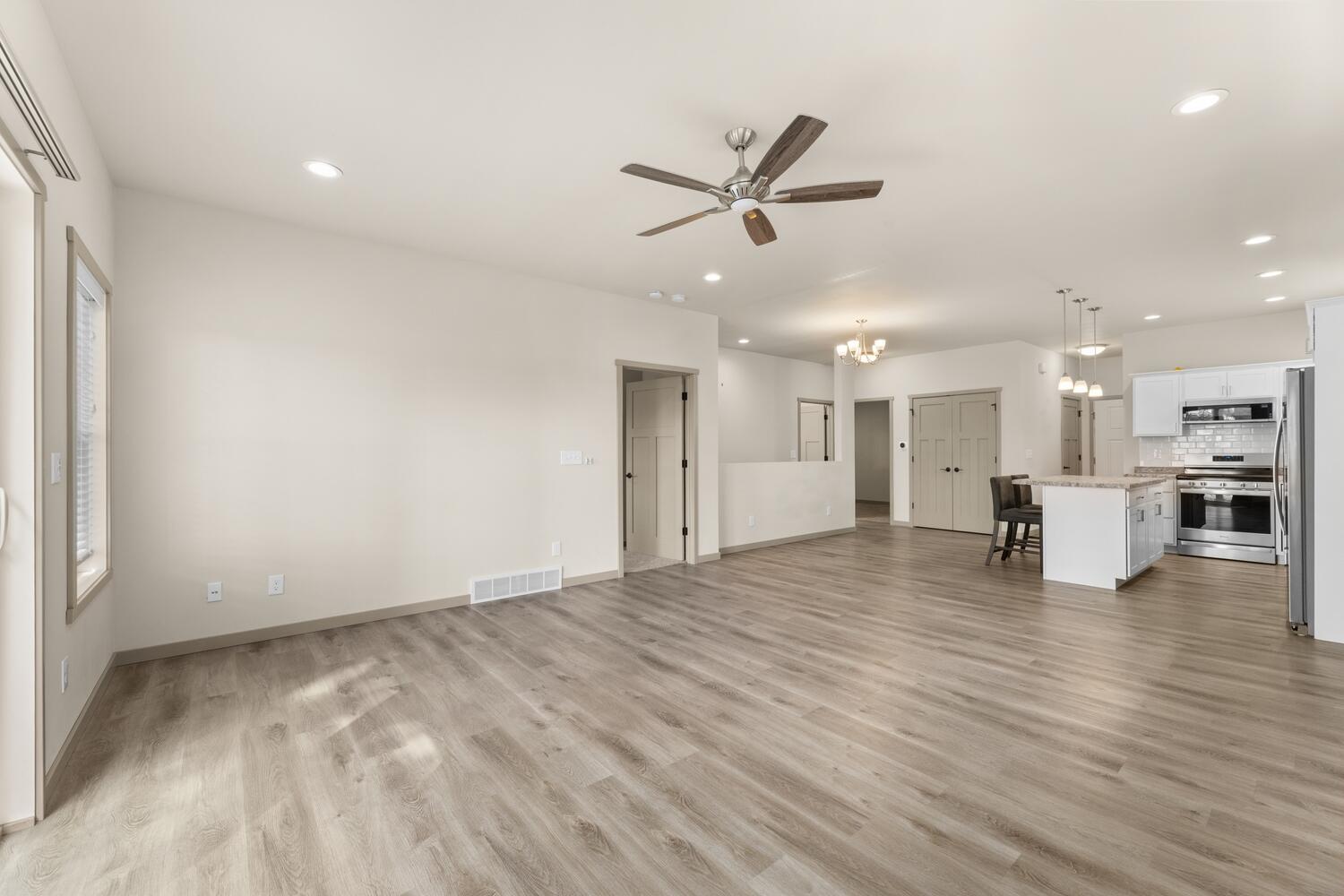 1800 Prairie Place Holmen, WI 54636 - Photo 9 of 33 11 LIVING ROOM