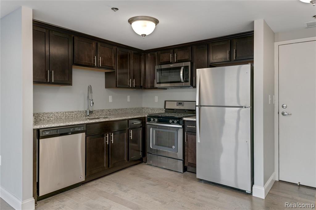 250 East Harbortown Drive, Unit 612 Detroit, MI 48207 - Photo 4 of 19