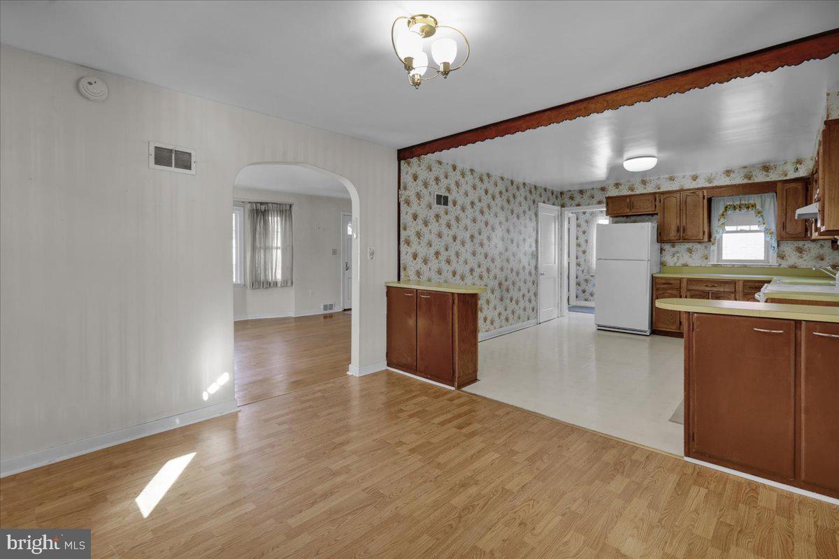 1510 Garfield Avenue Wyomissing, PA 19610 - Photo 5 of 26 a view interior of a house a livingroom and kitchen view