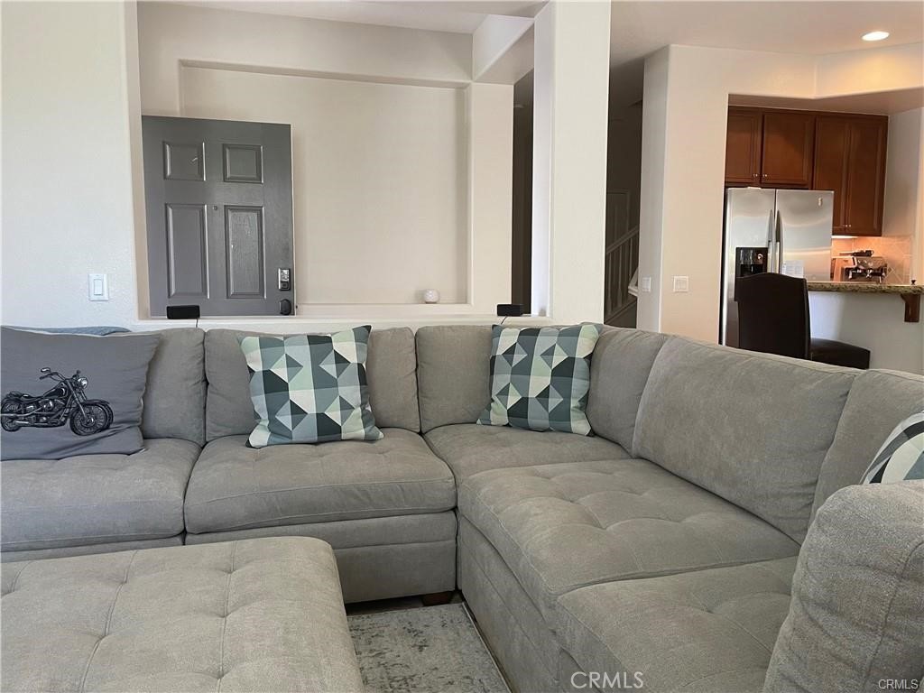 4164 Terraza Way, Unit B Simi Valley, CA 93063 - Photo 5 of 18