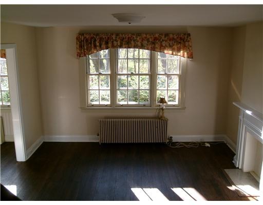 415 Olympia Road Pittsburgh, PA 15211 - Photo 4 of 16 Living Room. LARGE, BRIGHT WINDOW